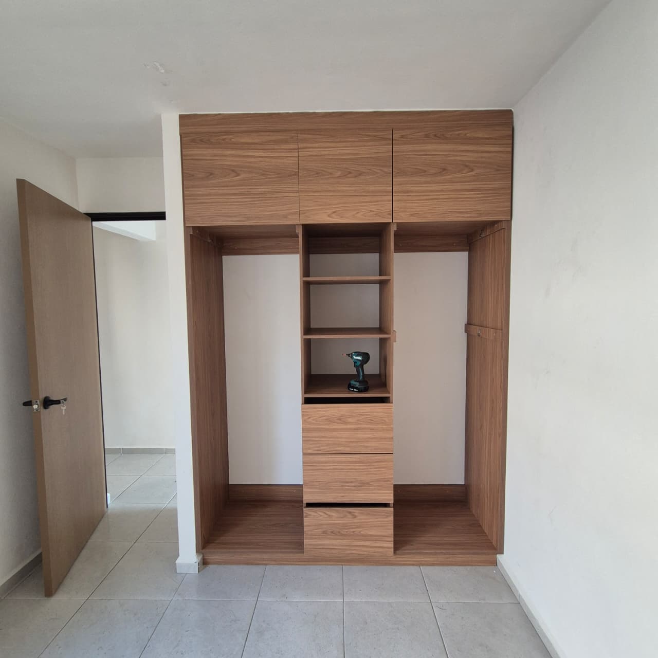 Interiorismo — closet con diseño integrado